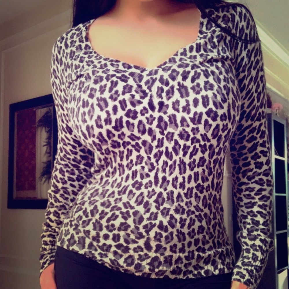 deep v leopard print soft sweater